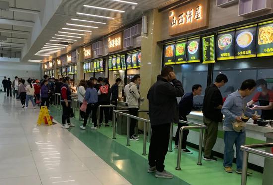 富士康员工厂区爆料视频,揭秘高强度工作与生活现状  第2张