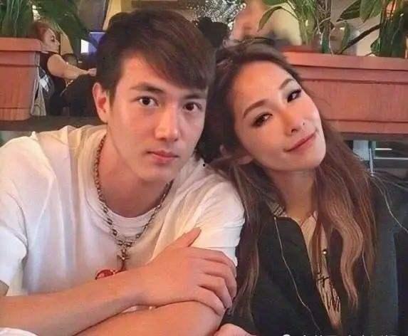 姐弟恋爆料官宣视频在线观看,甜蜜互动引网友热议  第3张